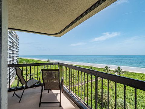 A home in Hutchinson Island