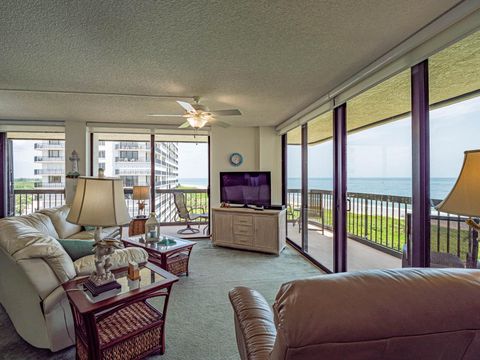 A home in Hutchinson Island