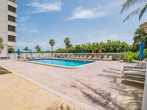 A home in Hutchinson Island