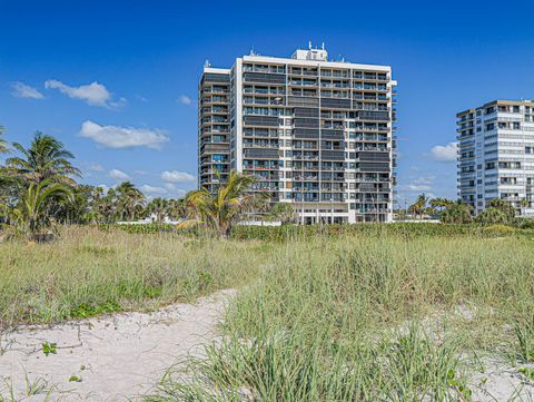 A home in Hutchinson Island