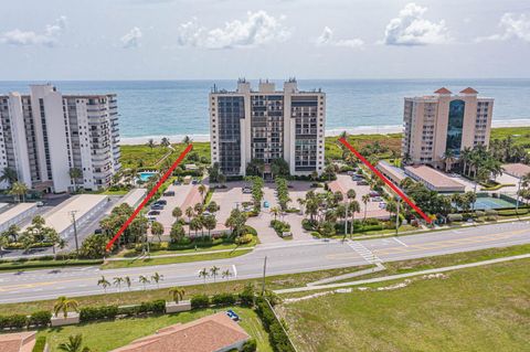 A home in Hutchinson Island