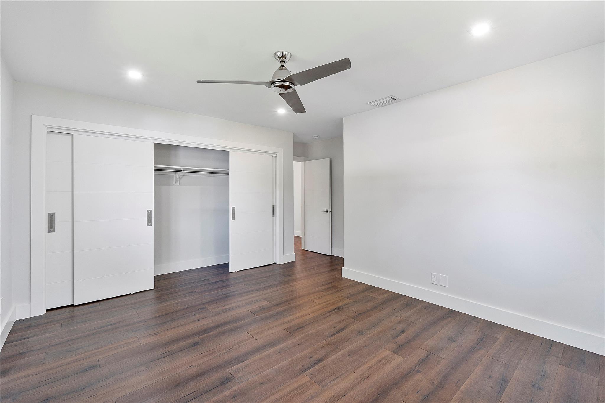 Country Club Isles 42-40 - Residential