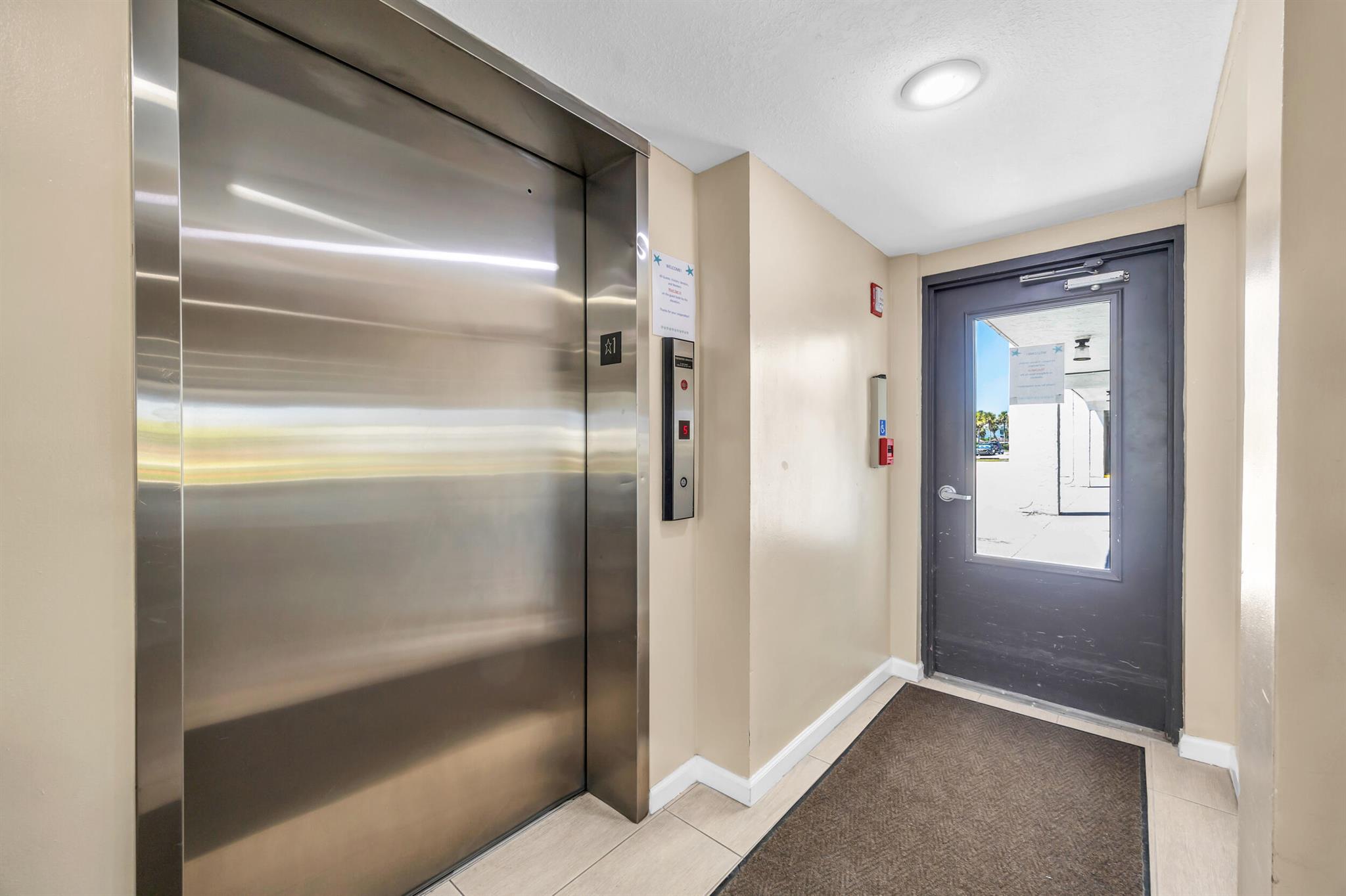 Vero Beach, Florida 32963, United States, 2 Bedrooms Bedrooms, ,2 BathroomsBathrooms,Residential,Pending,209627