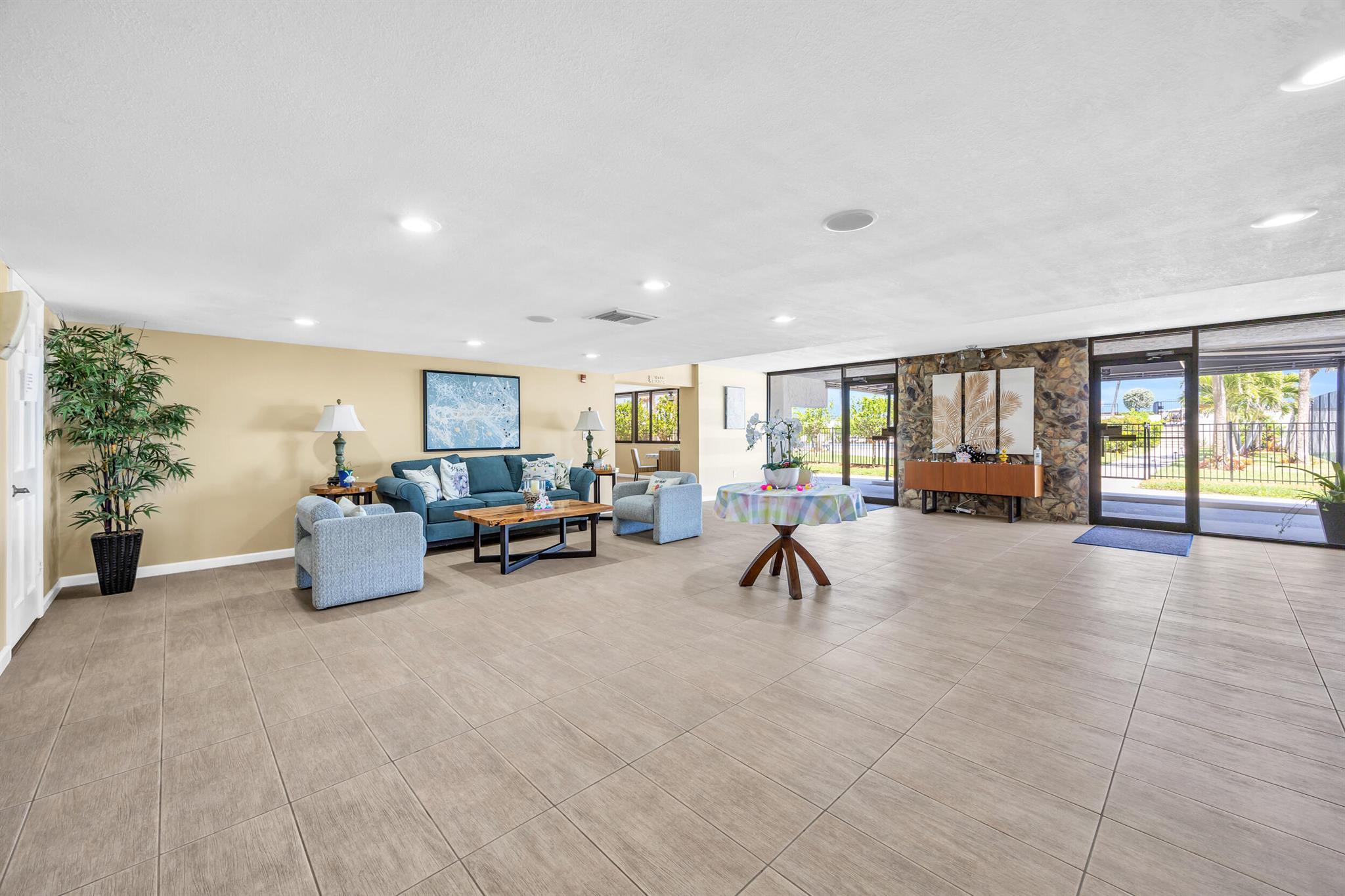 Vero Beach, Florida 32963, United States, 2 Bedrooms Bedrooms, ,2 BathroomsBathrooms,Residential,Pending,209627