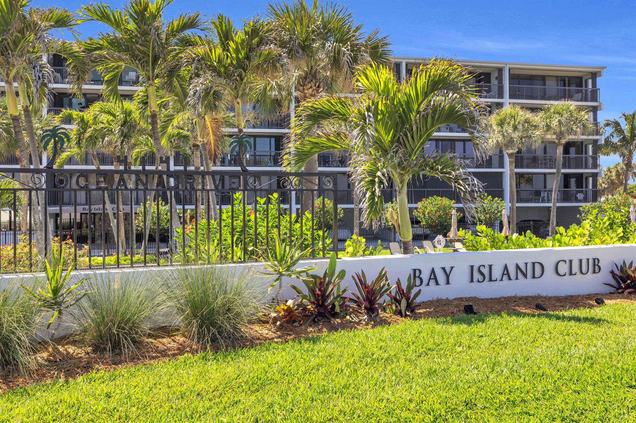 Vero Beach, Florida 32963, United States, 2 Bedrooms Bedrooms, ,2 BathroomsBathrooms,Residential,Pending,209627