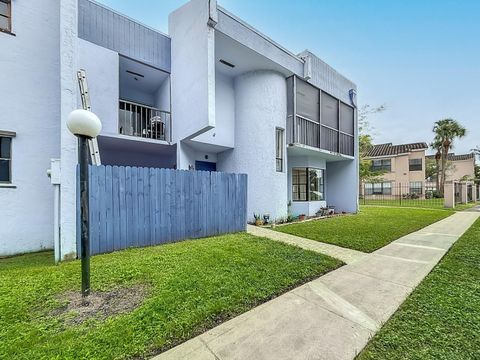 2768 S University Dr 12B Davie FL 33328