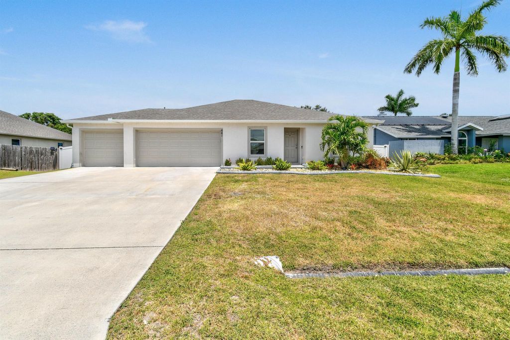 Photo of 641 SE Starflower Avenue, Port Saint Lucie, FL 34983 (MLS # R11088716)