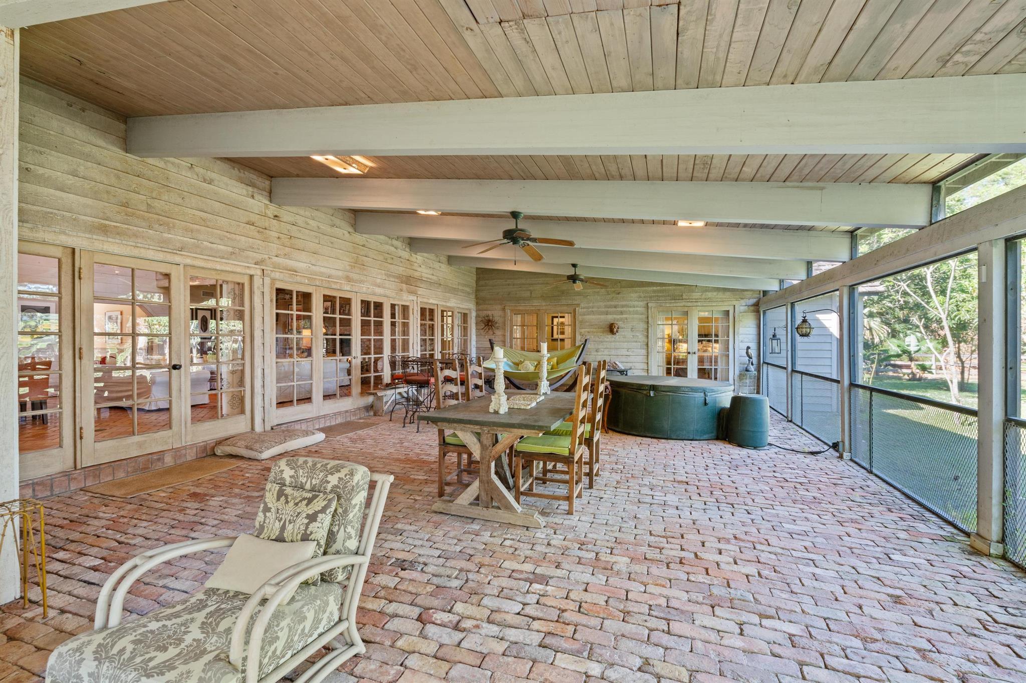 PALM BEACH LITTLE RANCHES - Residential