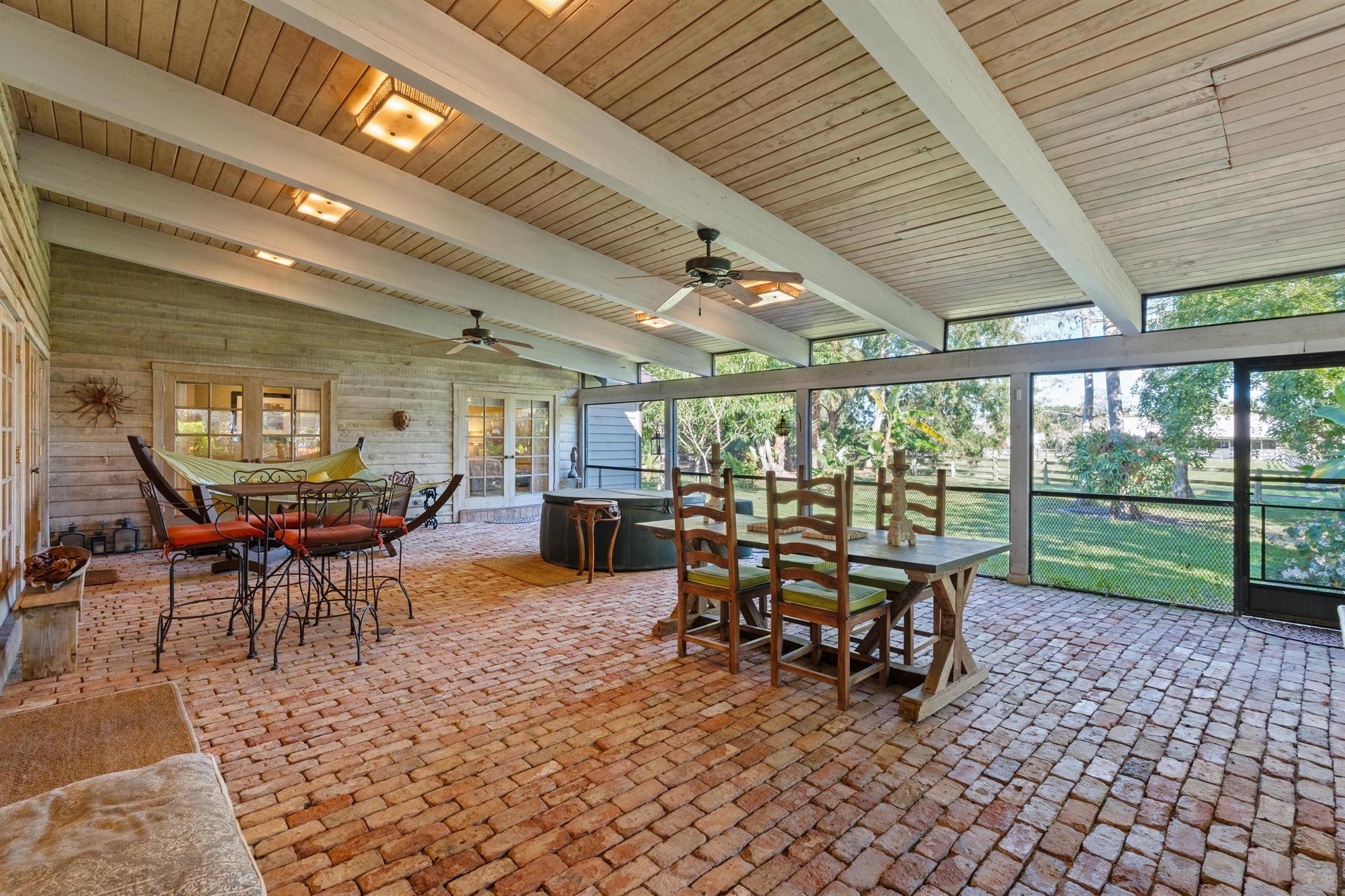 PALM BEACH LITTLE RANCHES - Residential