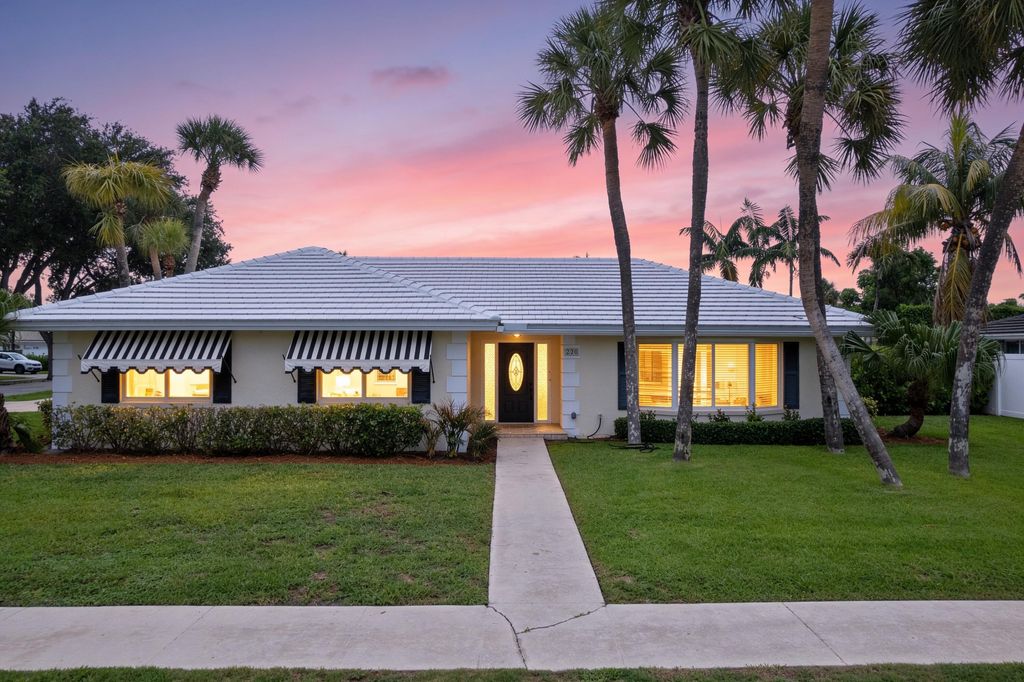 Photo of 1375 SW 14th Avenue, Boca Raton, FL 33486 (MLS # B26047087)