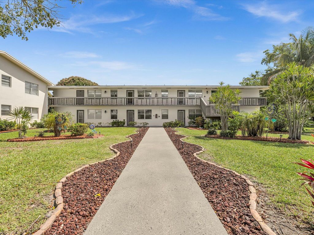 Photo of 5 Markham A, Deerfield Beach, FL 33442 (MLS # B26010066)