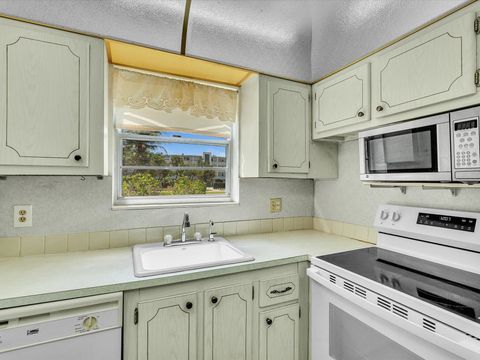 Tiny photo for 5 Markham A, Deerfield Beach, FL 33442 (MLS # B26010066)