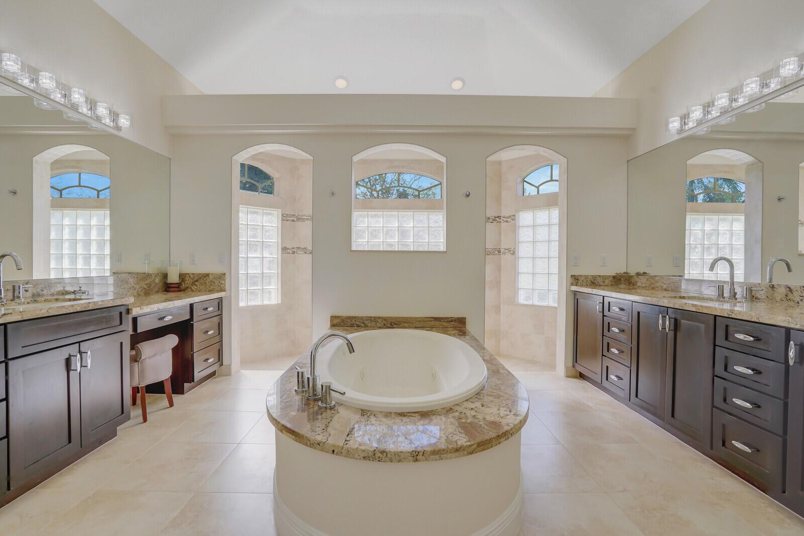 Palm Beach Country Estate - Residential