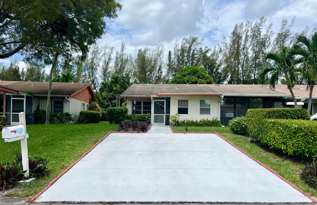 Photo of 14385 Campanelli Drive, Delray Beach, FL 33484 (MLS # B26091617)