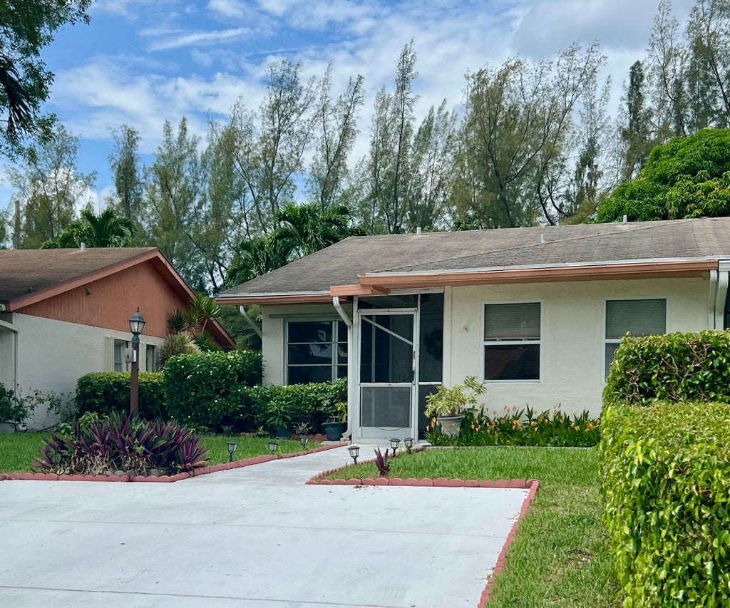 Photo of 14385 Campanelli Drive, Delray Beach, FL 33484 (MLS # B26091617)