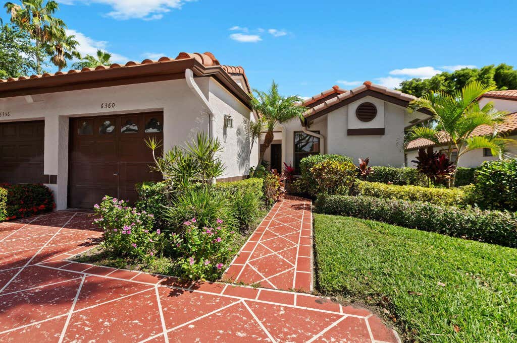 Photo of 6360 Kings Gate Circle, Delray Beach, FL 33484 (MLS # R11112454)