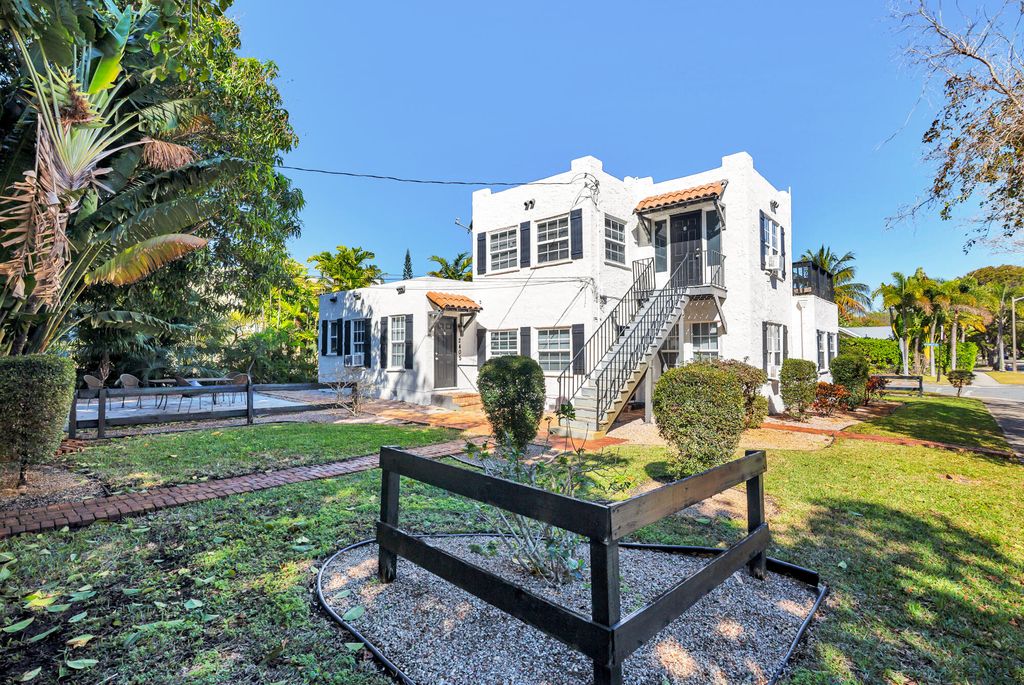 Photo of 700 Upland Road, West Palm Beach, FL 33401 (MLS # R11163172)