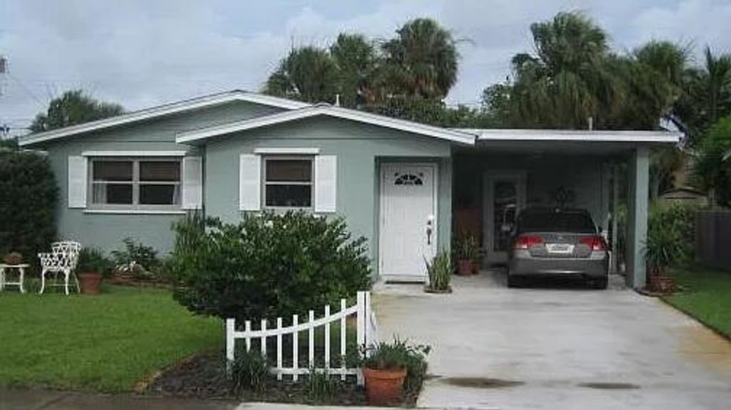 Photo of 262 SE Monterey Avenue, Stuart, FL 34996 (MLS # R10795040)