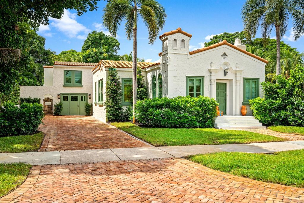 Photo of 704 N Swinton Avenue, Delray Beach, FL 33444 (MLS # R11134425)