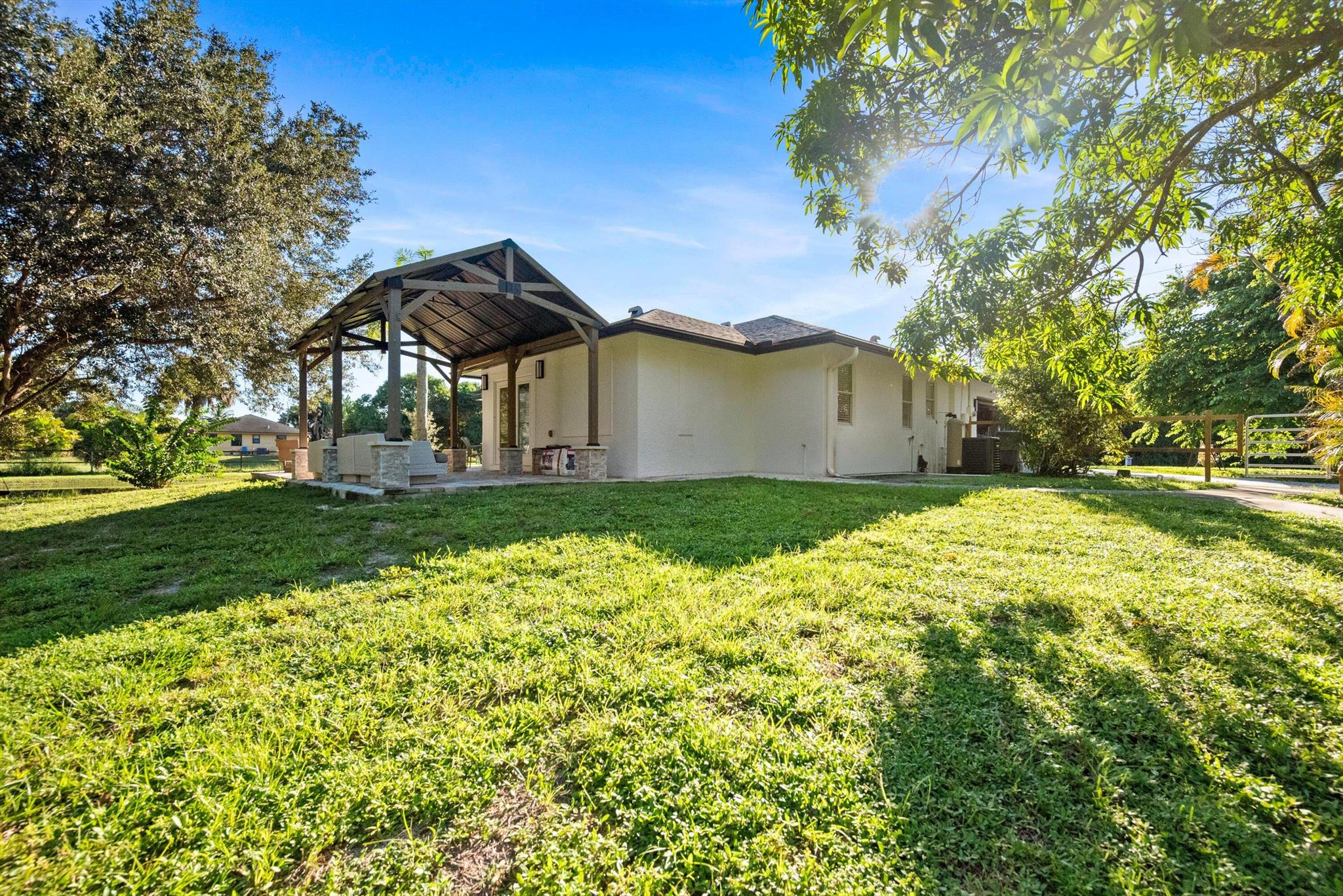 Palm Beach Country Estate - Residential