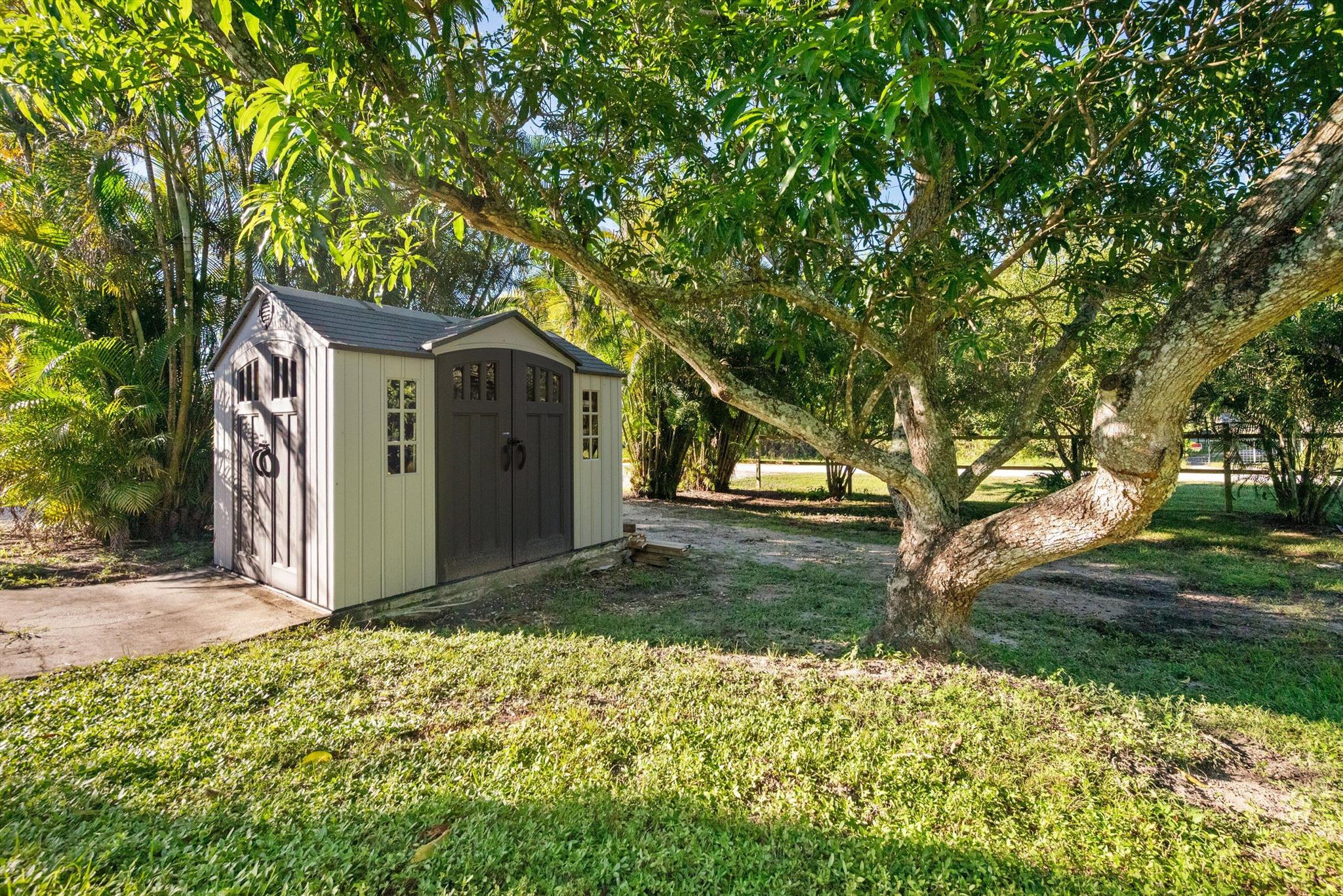 Palm Beach Country Estate - Residential