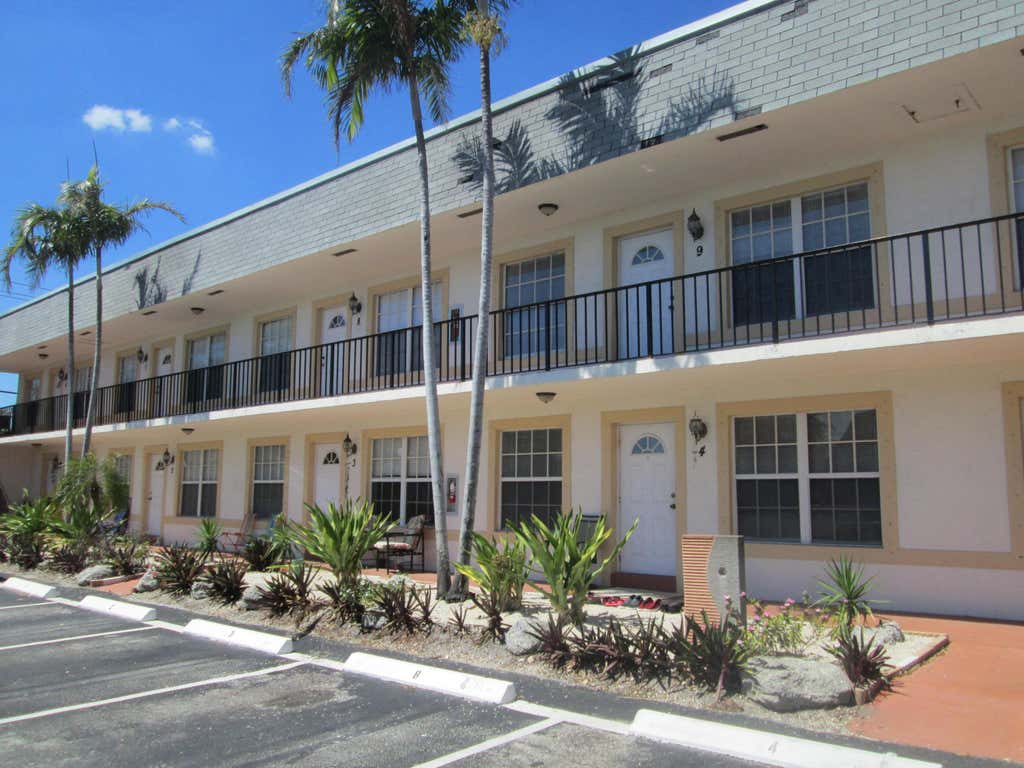 Photo of 405 N Cypress Drive #8, Jupiter, FL 33469 (MLS # B26050370)