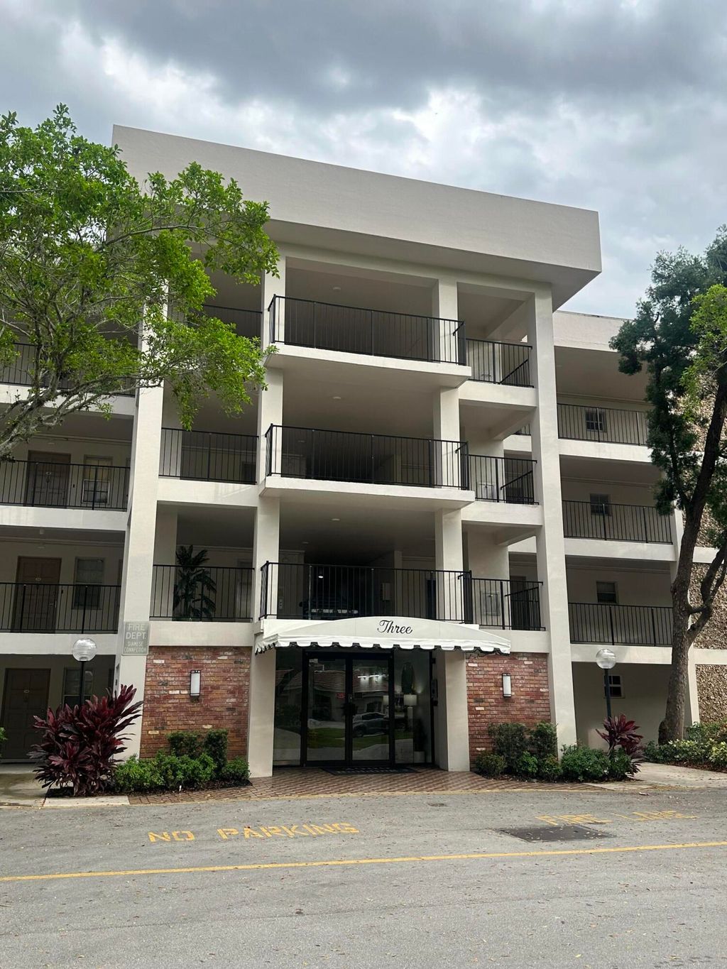 Photo of 2900 Palm Aire Dr #406, Pompano Beach, FL 33069 (MLS # B26004405)