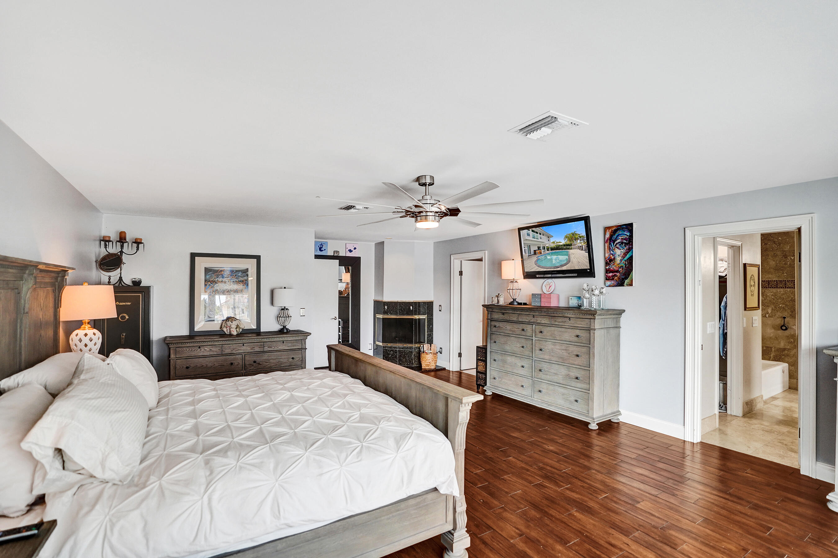 CORAL KEY VILLAS SEC 9 - Residential