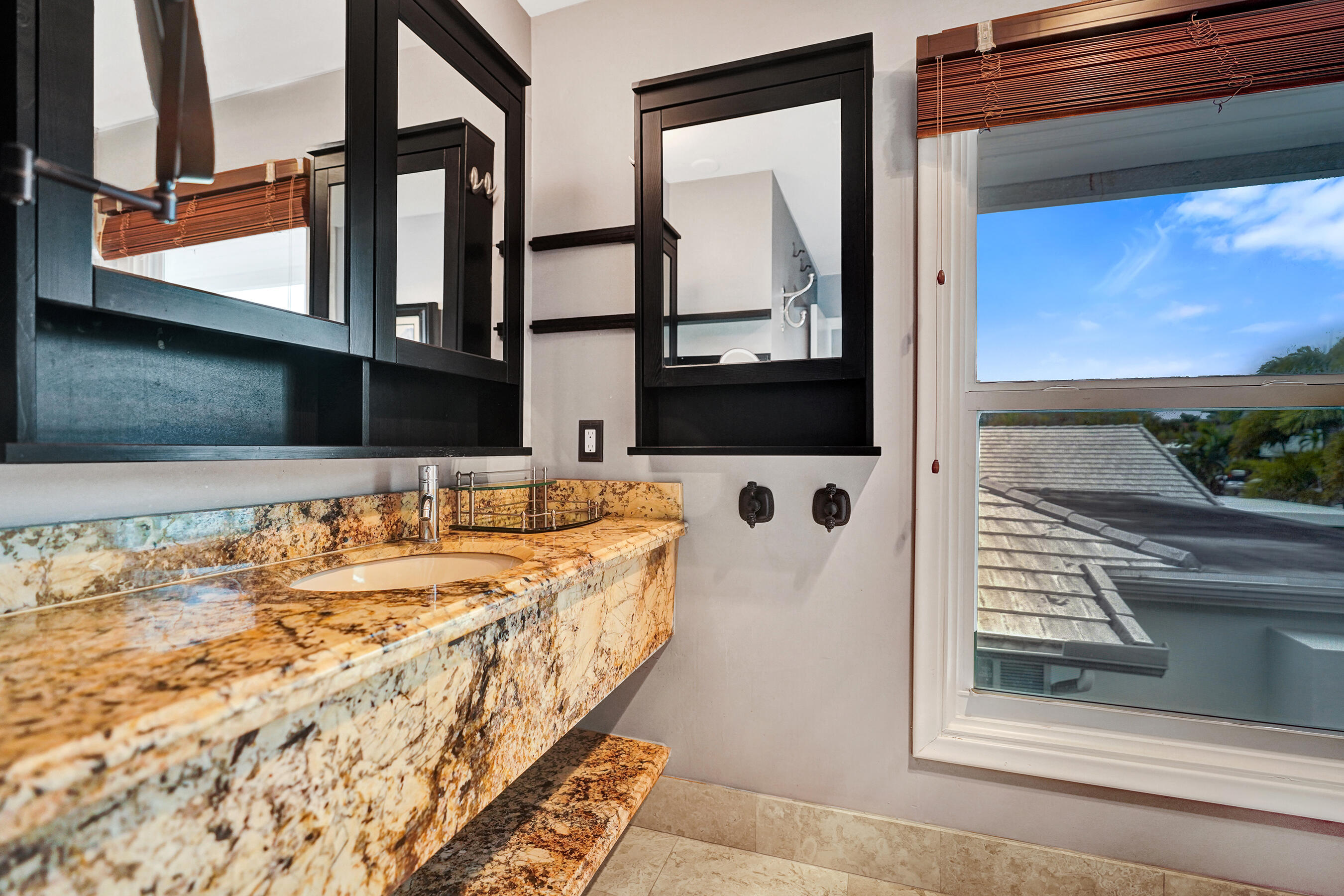 CORAL KEY VILLAS SEC 9 - Residential