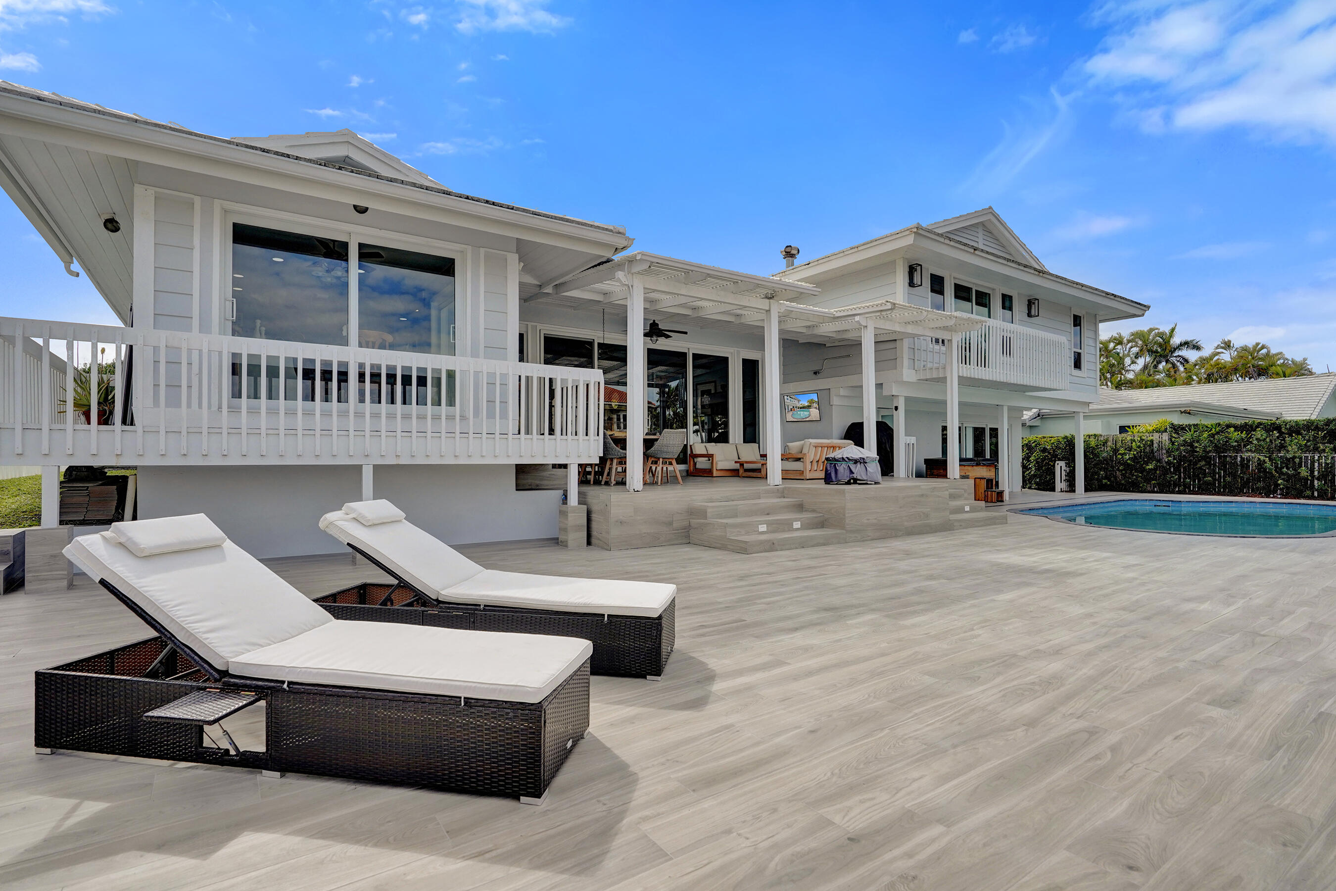 CORAL KEY VILLAS SEC 9 - Residential