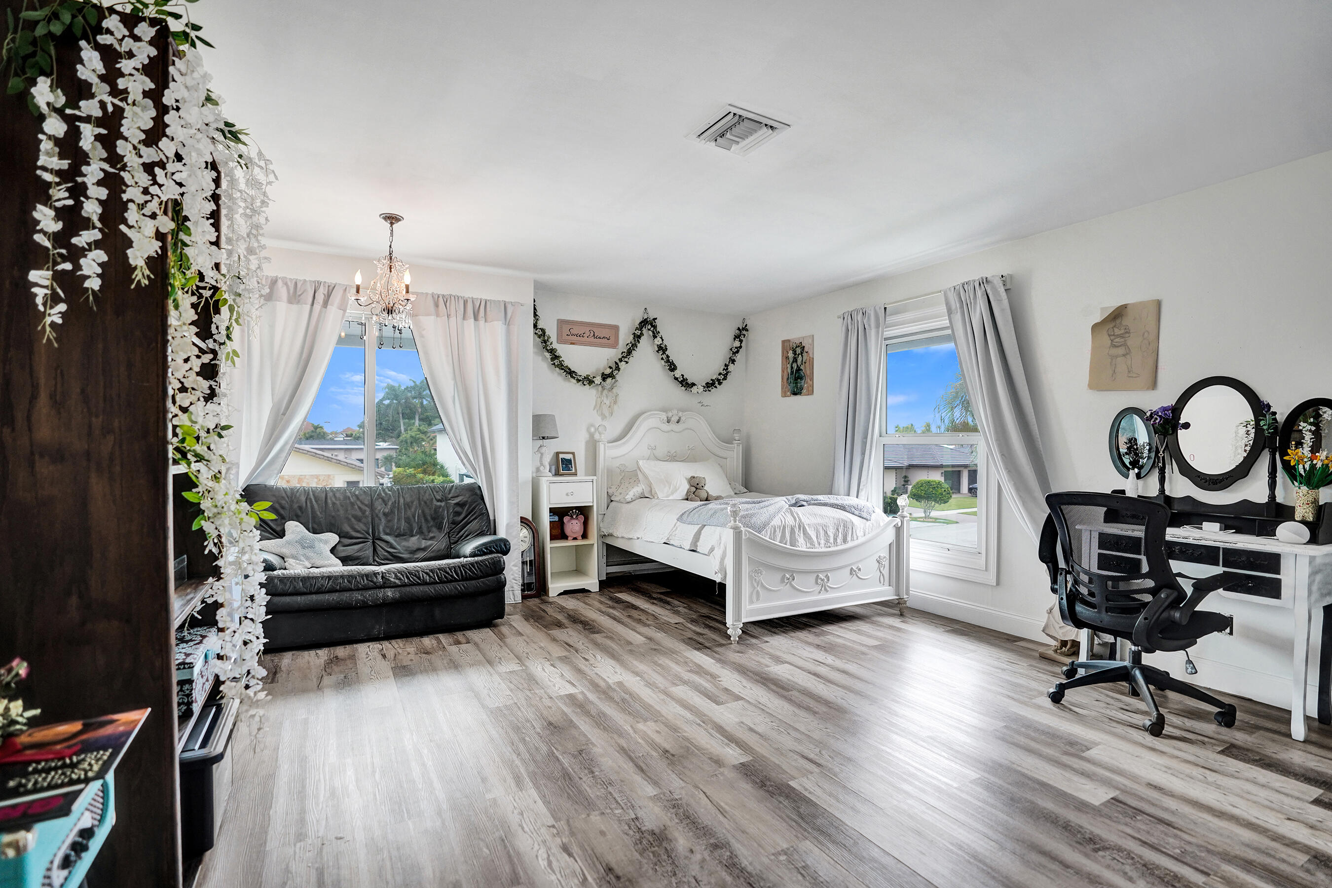 CORAL KEY VILLAS SEC 9 - Residential