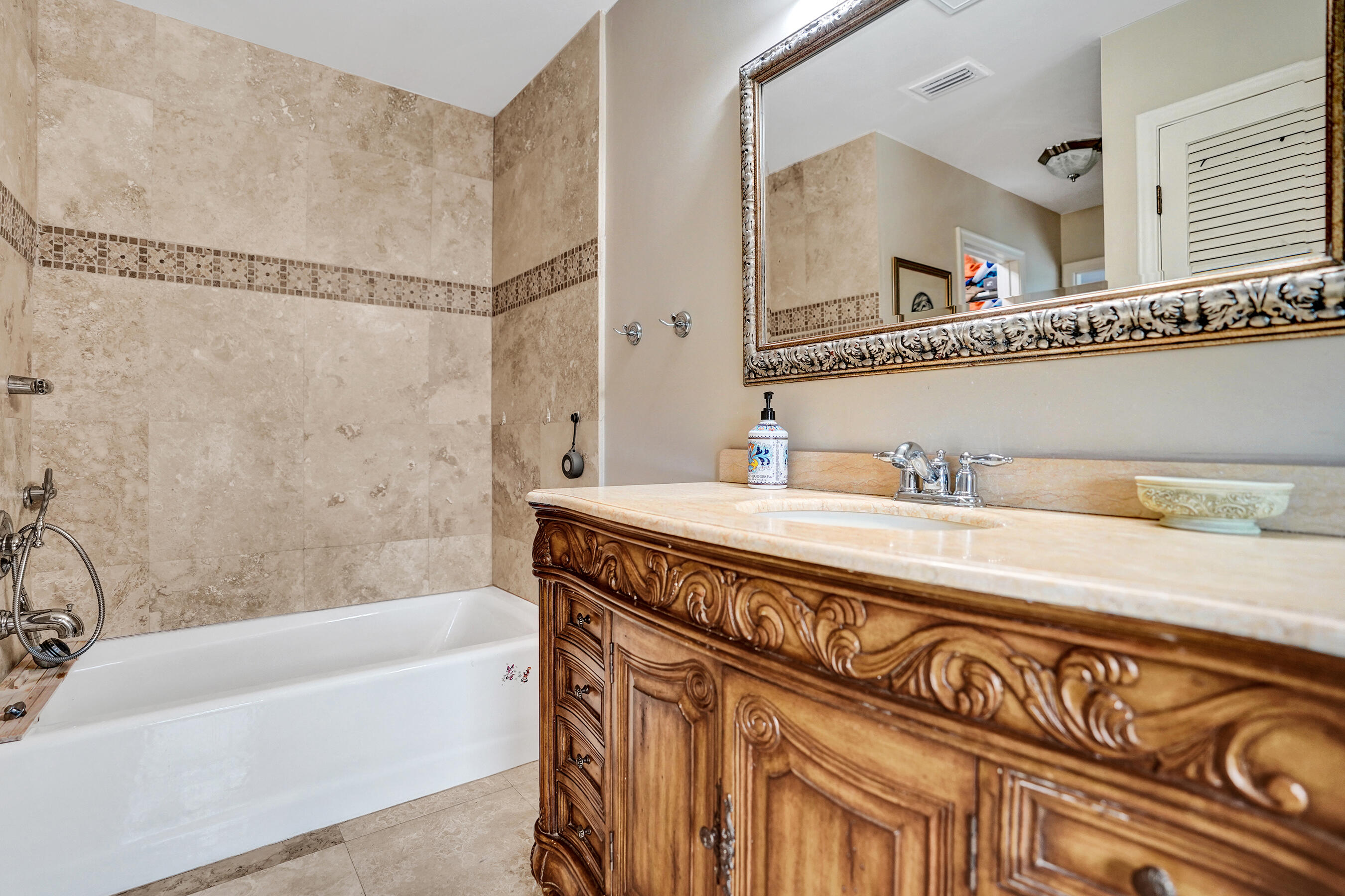 CORAL KEY VILLAS SEC 9 - Residential