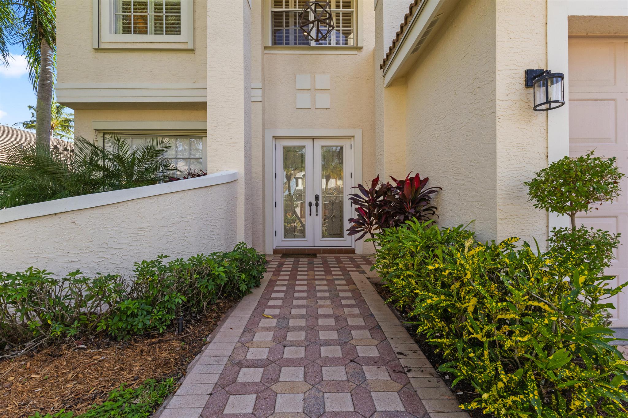 SATURNIA - Residential