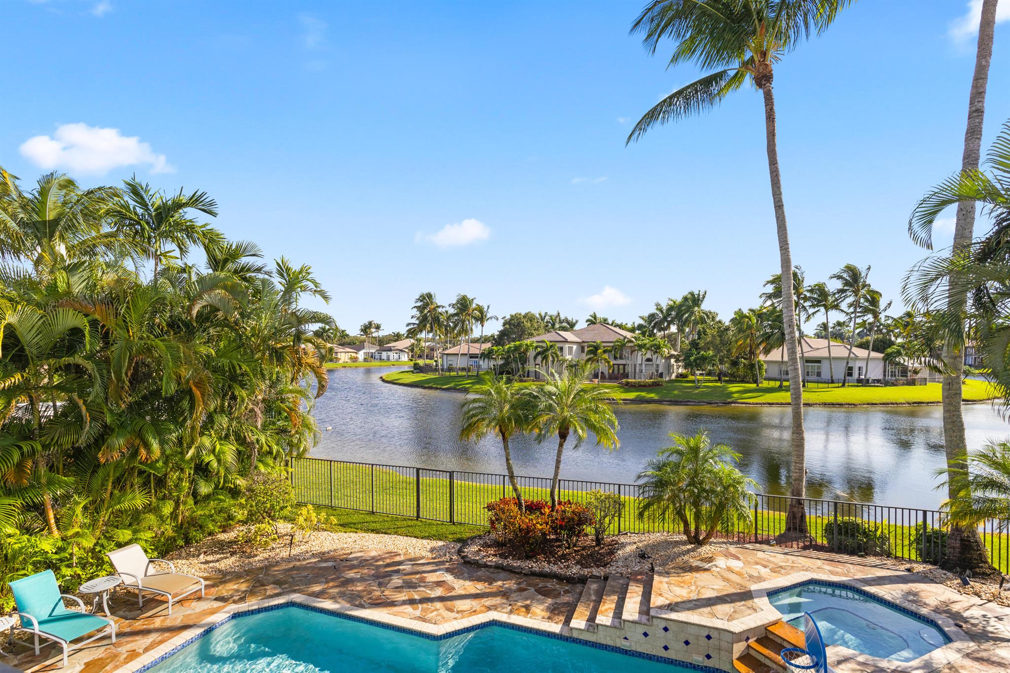 SATURNIA - Residential