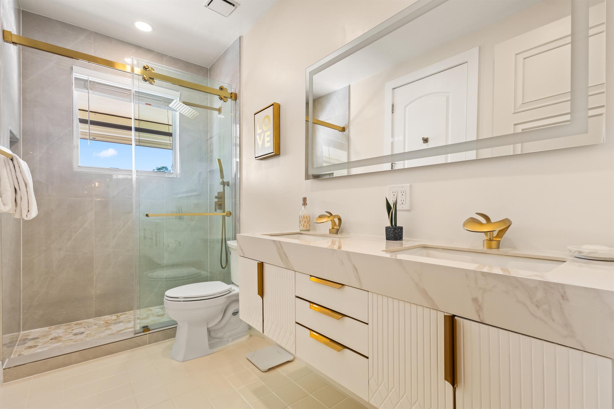 SATURNIA - Residential