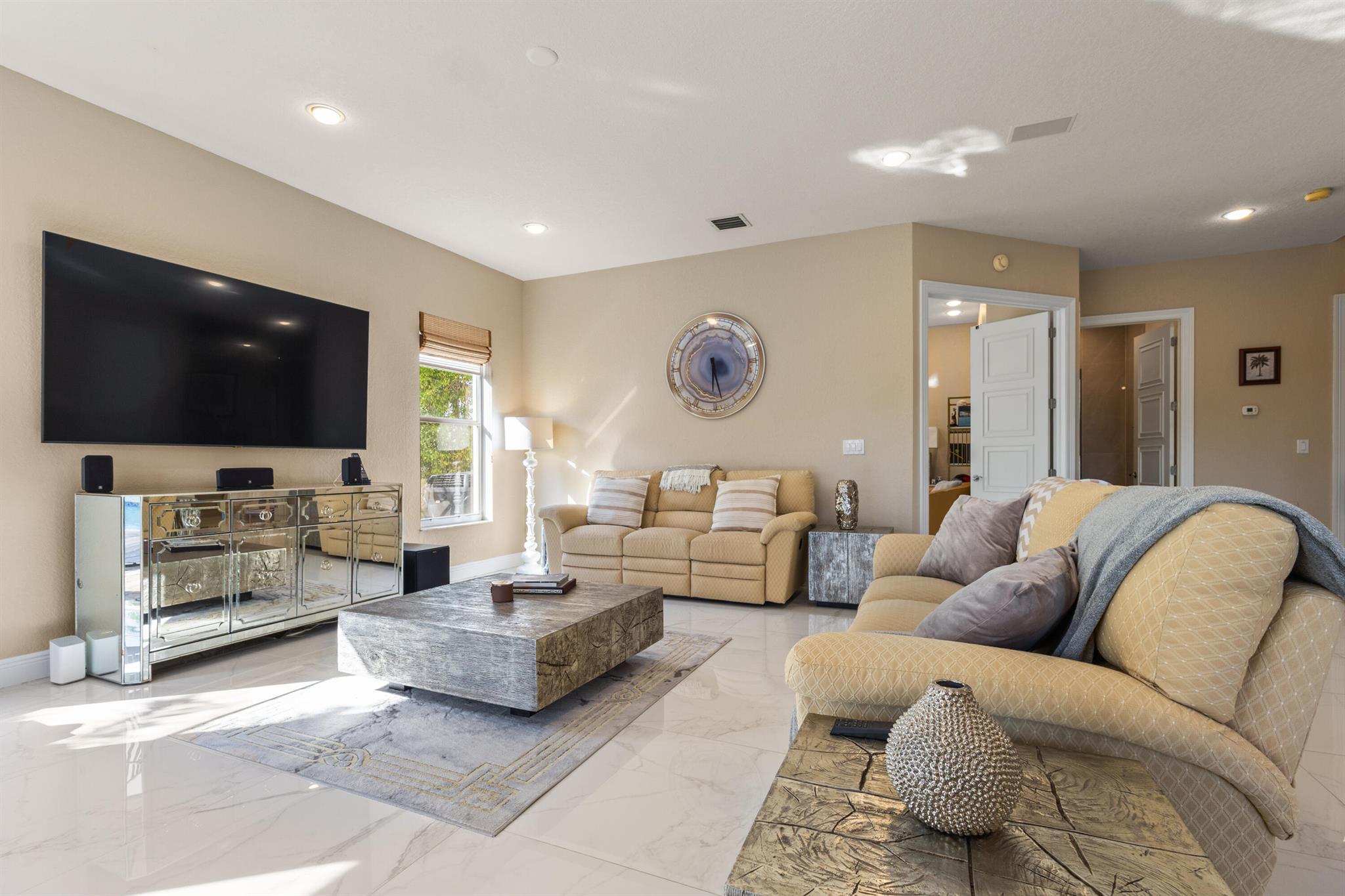 SATURNIA - Residential