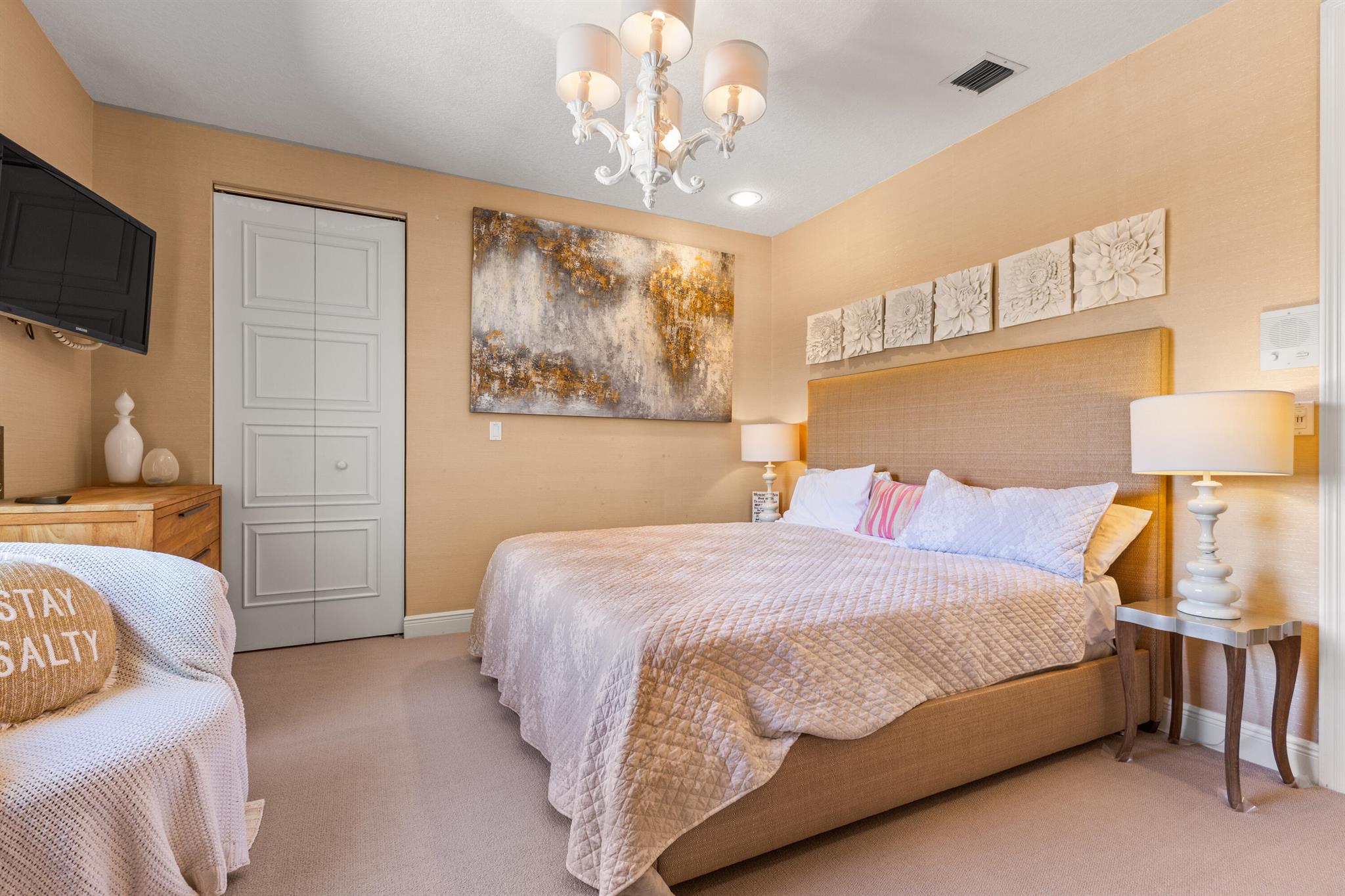 SATURNIA - Residential