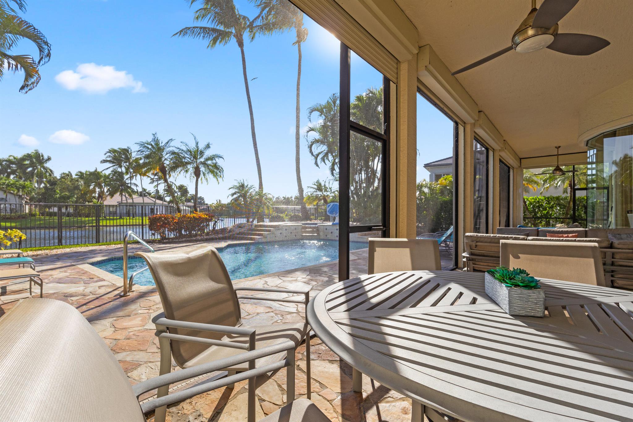 SATURNIA - Residential