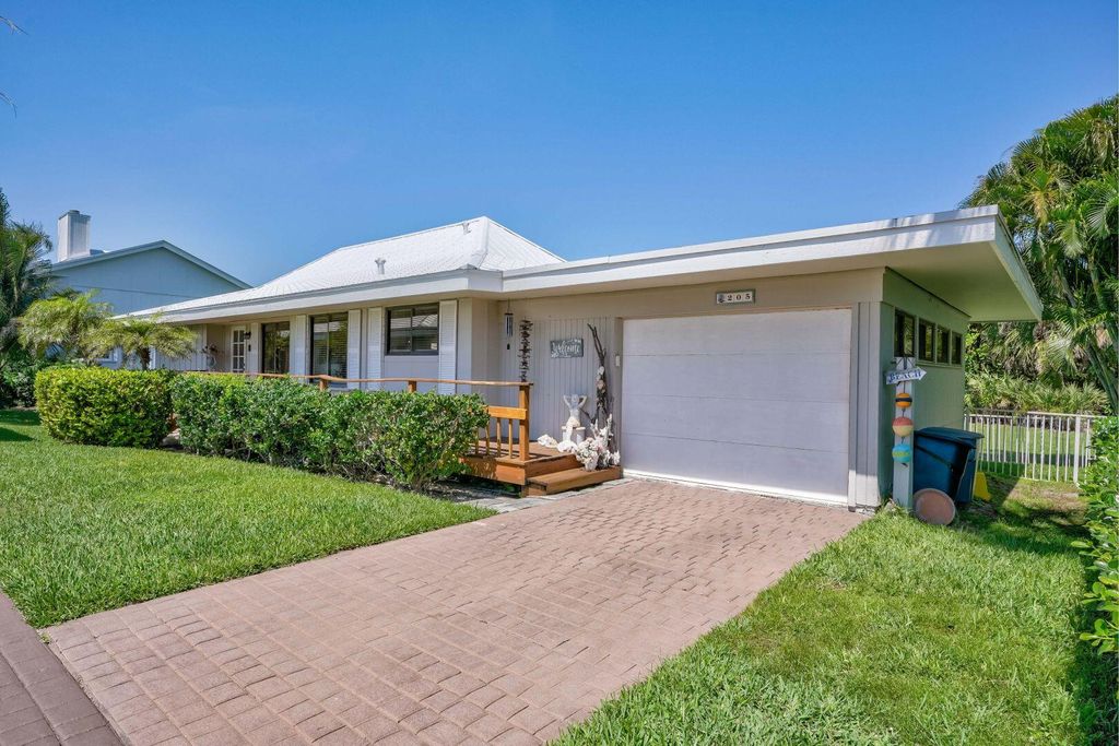 Photo of 205 Xanadu Place, Jupiter, FL 33477 (MLS # R10804855)