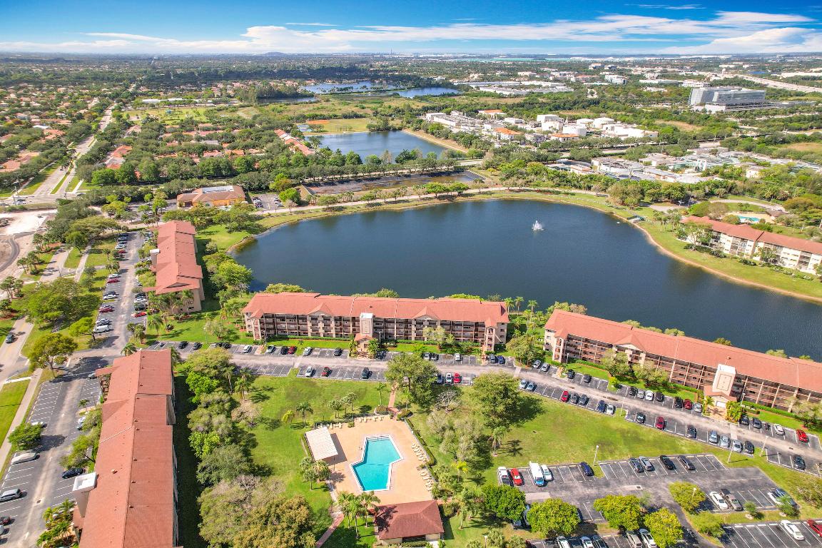 SUFFOLK AT CENTURY VILLAGE - Residential