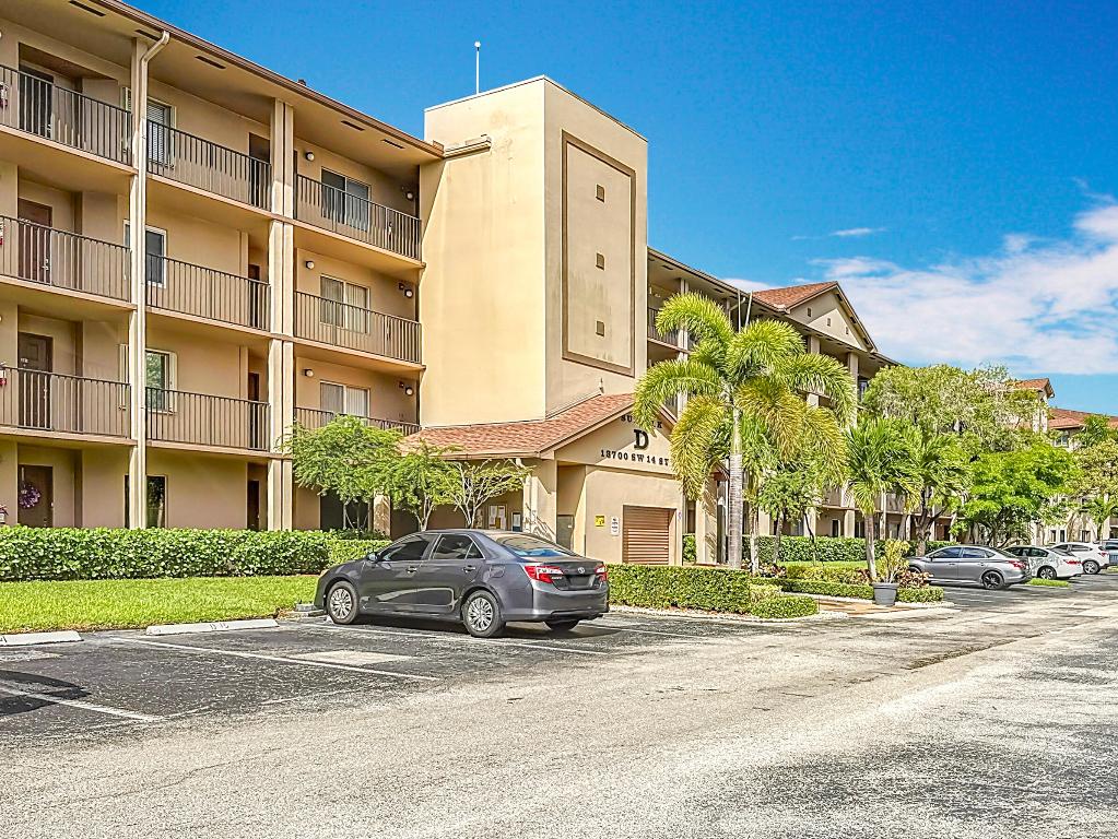 SUFFOLK AT CENTURY VILLAGE - Residential