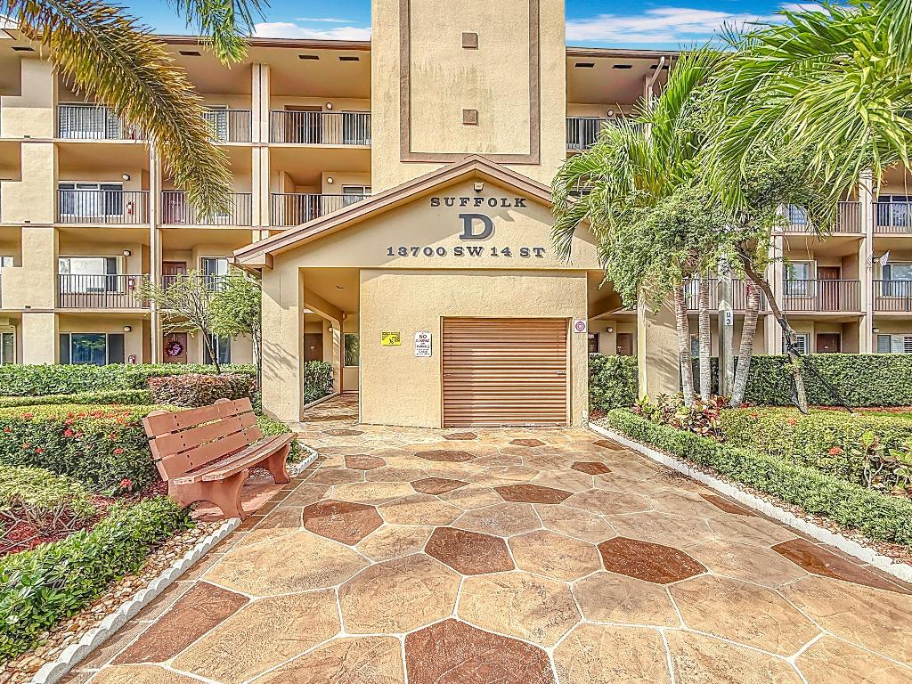 SUFFOLK AT CENTURY VILLAGE - Residential