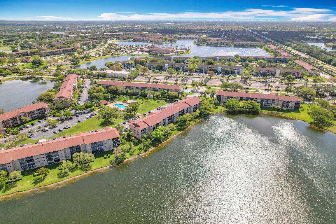 SUFFOLK AT CENTURY VILLAGE - Residential