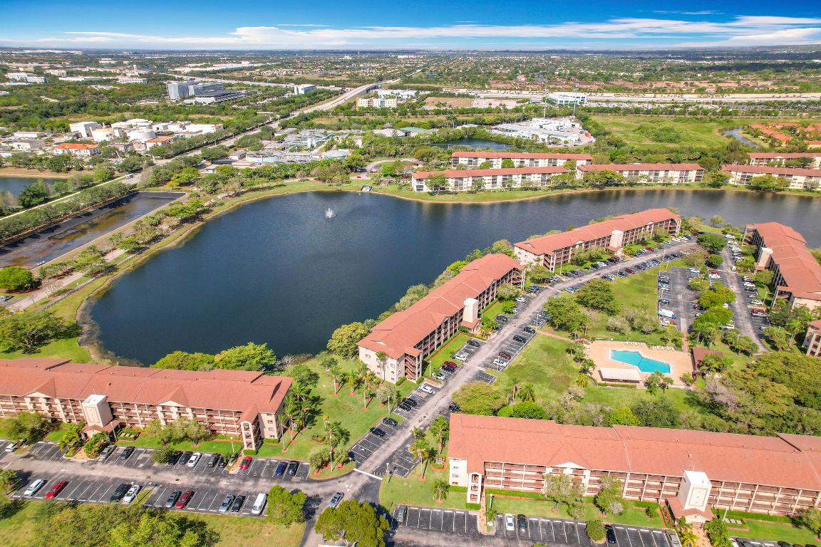 SUFFOLK AT CENTURY VILLAGE - Residential