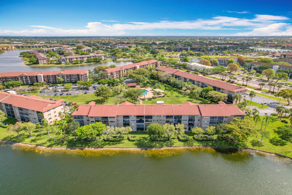 SUFFOLK AT CENTURY VILLAGE - Residential