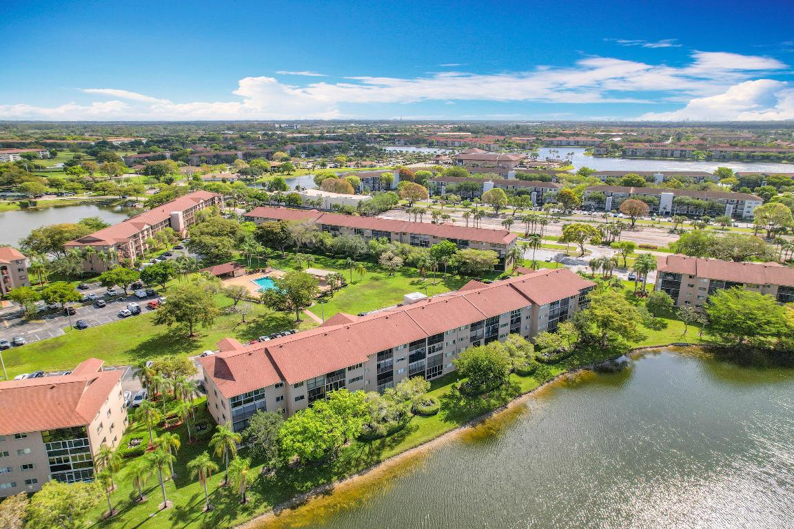 SUFFOLK AT CENTURY VILLAGE - Residential