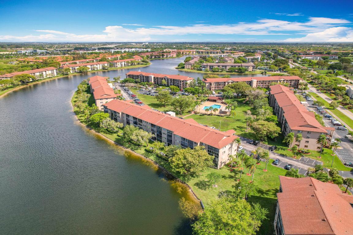 SUFFOLK AT CENTURY VILLAGE - Residential