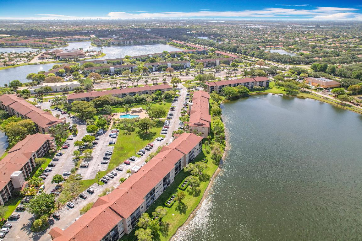 SUFFOLK AT CENTURY VILLAGE - Residential