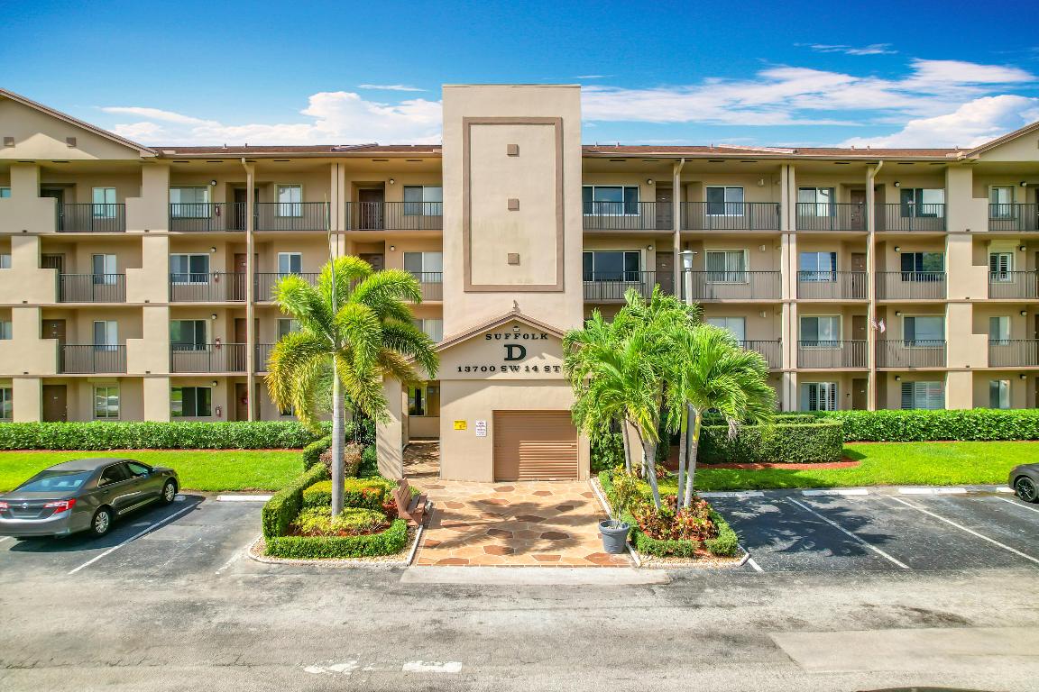 SUFFOLK AT CENTURY VILLAGE - Residential