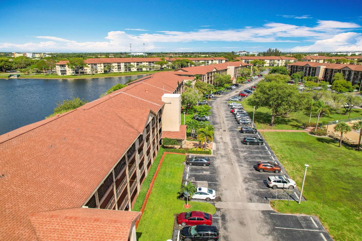 SUFFOLK AT CENTURY VILLAGE - Residential